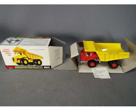 Dinky Toys - A boxed Dinky Toys #924 Aveling-Barford 'Centaur' Dump Truck. The model with red cab, red hubs, white interior, 