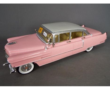 The Bradford Exchange - A limited edition cast resin 1:12 scale Elvis Presley 1955 pink Cadillac sculpture from 2015. This ha