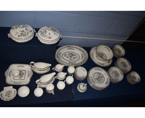 Comprehensive dinner and tea service (10 place setting) by Wedgwood, in the Kutani crane pattern comprising set of three grad
