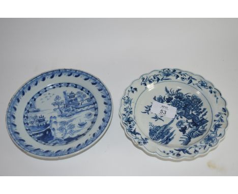 Small 18th century Worcester porcelain plate with shaped rim decorated with a fence pattern, together with a further Chinese 