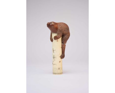 Japanese carved boxwood and ox bone parasol handle or cane top, Meiji era, modelled as a toad sitting atop a cylinder with in
