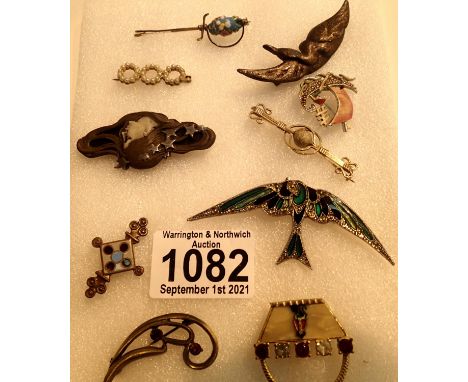 Ten costume jewellery brooches, including enamelled examples. P&amp;P Group 1 (£14+VAT for the first lot and £1+VAT for subse