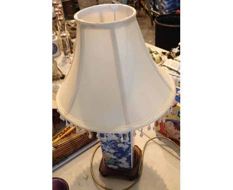 Oriental style table lamp. Not available for in-house P&amp;P, contact Paul O'Hea at Mailboxes on 01925 659133 Condition Repo