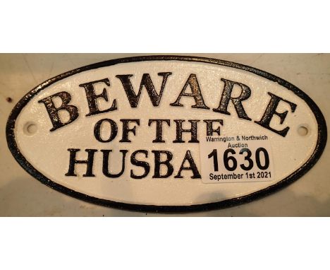 Cast iron Beware of The Husband sign, L: 17 cm. P&amp;P Group 1 (£14+VAT for the first lot and £1+VAT for subsequent lots) 