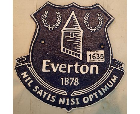 Cast iron Everton Football Club badge plaque, H: 23 cm. P&amp;P Group 2 (£18+VAT for the first lot and £3+VAT for subsequent 