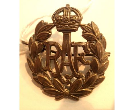 Vintage RAF brass cap badge. P&amp;P Group 1 (£14+VAT for the first lot and £1+VAT for subsequent lots) 
