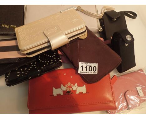 Tray of mixed phone cases and card holders. P&amp;P Group 2 (£18+VAT for the first lot and £3+VAT for subsequent lots) 