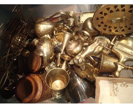 Box of brass ornaments, to include a toast rack, door knocker etc. Not available for in-house P&amp;P, contact Paul O'Hea at 