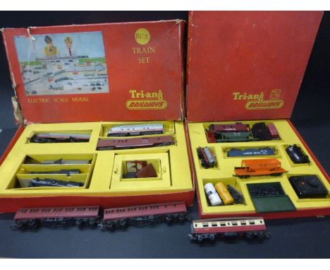 Collection of Triang OO gauge model railway contained within box sets R161 Operating Hopper Car Set & RCX, items included are
