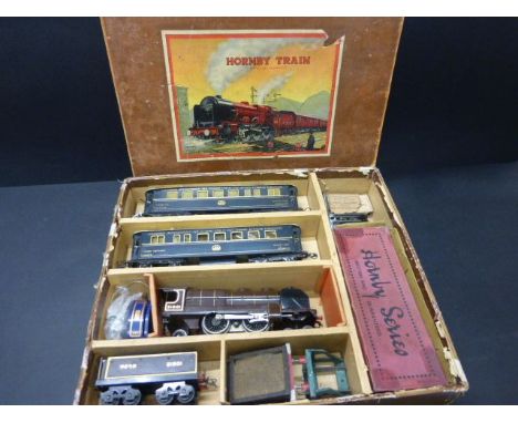 Boxed Hornby O gauge electric Nord train set with Nord engine & tender, dining car & sleeping car with boxed Lamp Standard NO