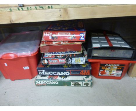 Large collection of Meccano to include boxed sets 4M, 1 Construction Set, 6, Army Set, 2, and various loose items and accesso