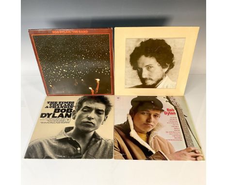 A collection of 5 records with original sleeves for the American singer-songwriter, Bob Dylan. Records are Bob Dylan with son