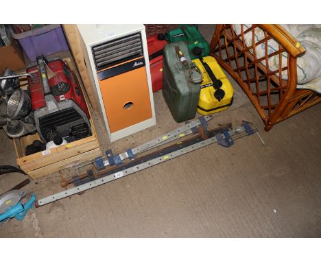 Two pairs of sash clamps 