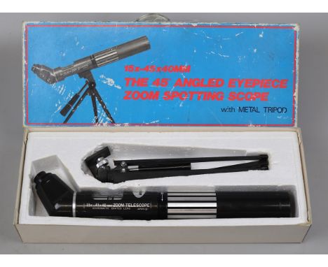 Zoom spotting scope with tripod