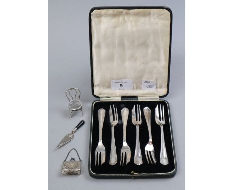 Hallmarked silver fork set together with a small collection of hallmarked silver - Approx weight 138g