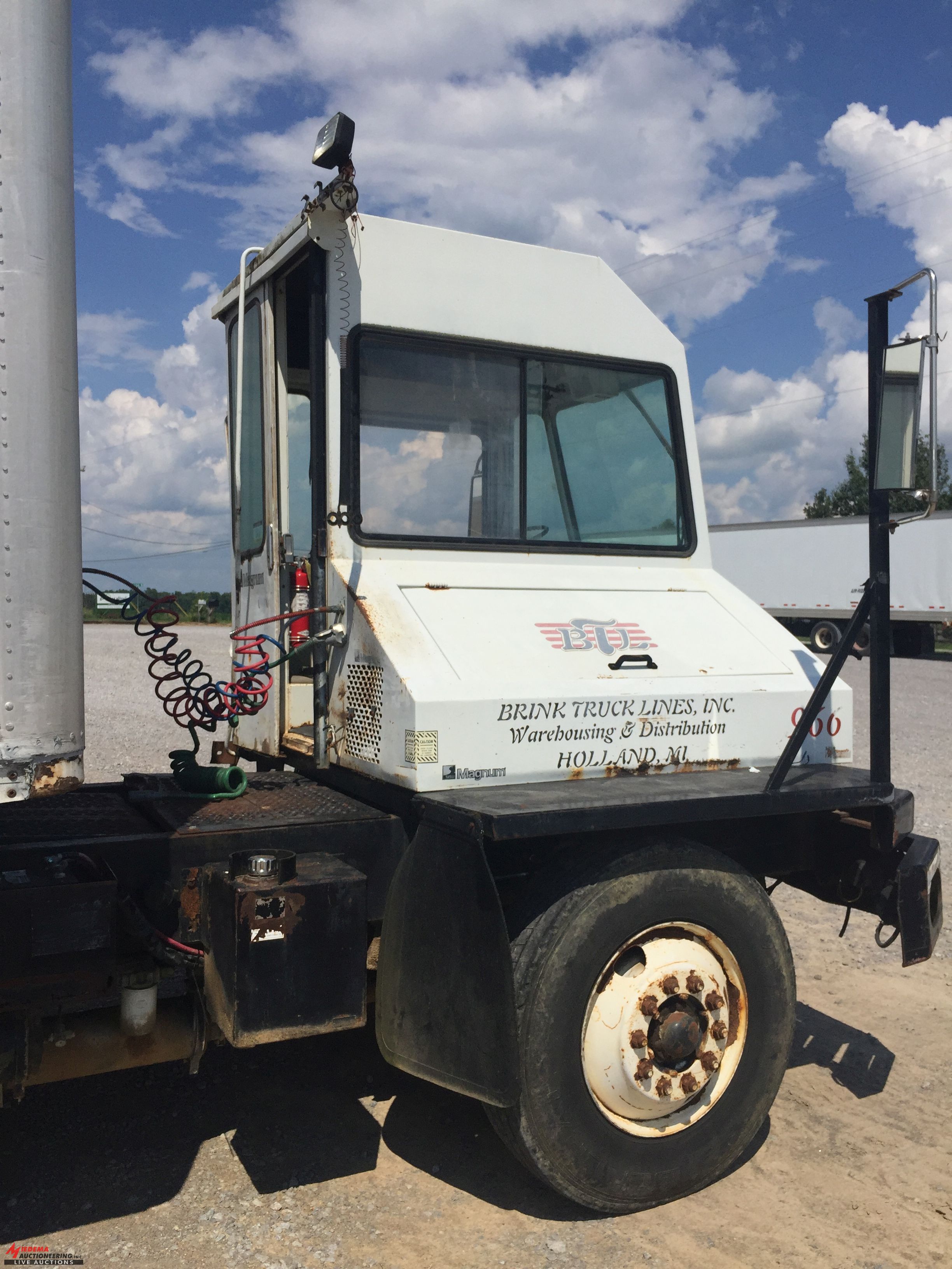 MAGNUM SWITCHER TRUCK, SINGLE AXLE, DIESEL ENGINE, AUTOMATIC TRANS, S/N