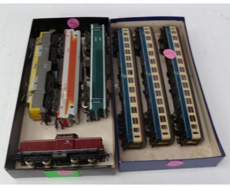 TWO JOUEF, FRANCE HO ELECTRIC LOCOMOTIVES WITH PANTOGRAPHS in SNCF livery No CC 6551 and CC 21001, a FLEISCHMANN, GERMANY DIT