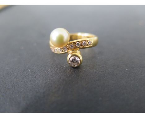 A 22ct yellow gold diamond and pearl - ring size L - Weight approx. 5.8 gms - main brilliant cut diamond approx. 0.20ct - dia