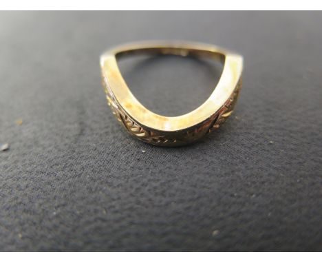An 18ct yellow gold hallmarked ring size K - approx weight 3.9 grams - clean condition