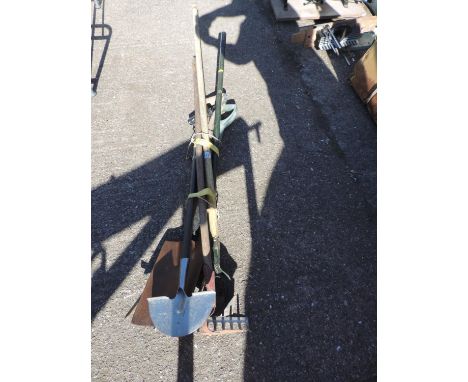Quantity of Garden Tools 