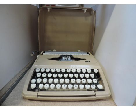 Cased Vintage Typewriter 