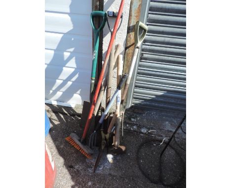 Quantity of Garden Tools 