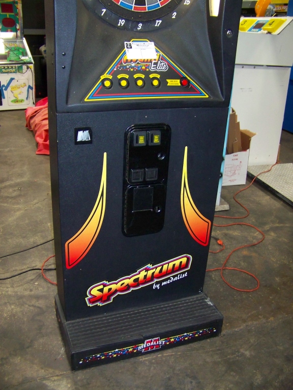SPECTRUM ELITE AVANTI MEDALIST DART BOARD Item is in used condition