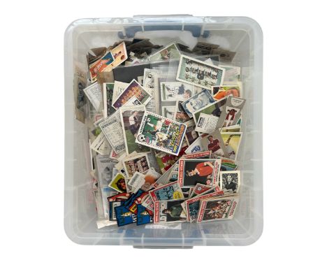 OVER 6KG OF MISCELLANEOUS MIXED FOOTBALL TRADING CARDS, THOUSANDS OF ITEMS, TOPPS/ SHOOT/ THE SUN/ SOCCER STAR/ CHIX/ BARRATT