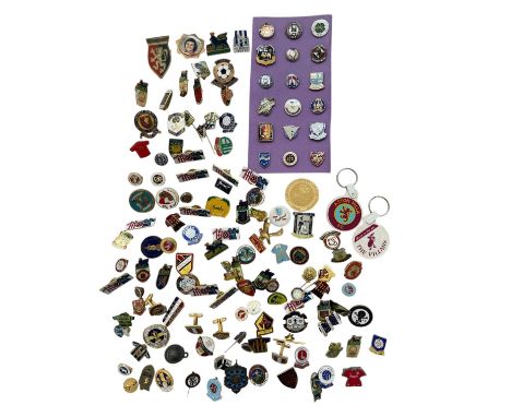 APPROXIMATELY 100 MAINLY BRITISH ENAMEL FOOTBALL PIN BADGES, MIX OF STYLES, CLUBS INCLUDE ASTON VILLA/ MANCHESTER UNITED/ WES