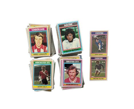 X320 TOPPS BLUE BACK FOOTBALL BUBBLEGUM CARDS, HUGE MIX OF CLUBS/ PLAYERS, DUPLICATION NOTED. MANCHESTER UNITED/ EVERTON/ BOL