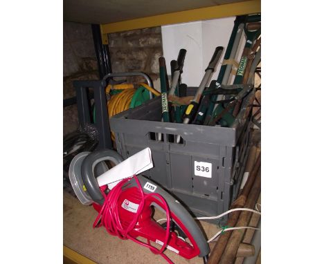 A Performance Power 550 watt electric hedge trimmer, model number PHT550, together with a small quantity of good quality gard