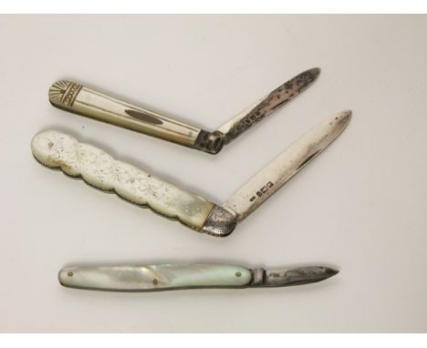 Two silver folding fruit knives, various makers, Sheffield, 1897 & 1903, each with engraved mother-of-pearl handle; and a fur