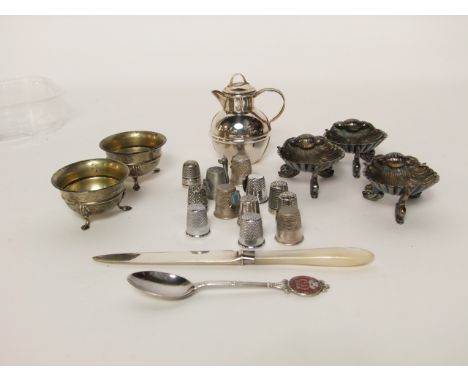 A pair of George V silver salt cellars, Josiah Williams & Co., London, 1923, each of circular form on three hoof feet, 53.5g 