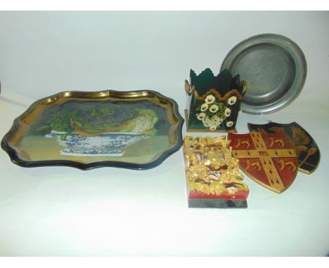 Decorative effects to include a large printed tray, two heraldic wall hanging timber shields, a planter decorated with pansie