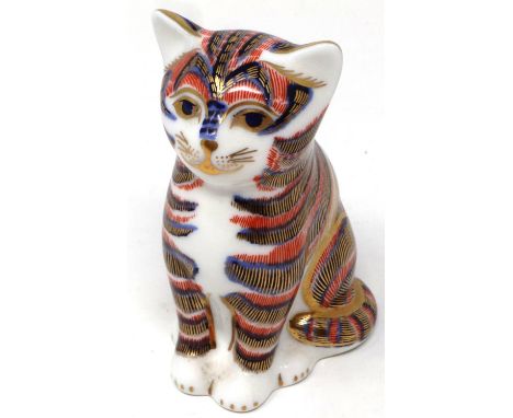 Royal Crown Derby cat in the Imari colours,  with gold stopper, H: 9 cm, no cracks or chips. P&amp;P Group 1 (£14+VAT for the