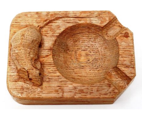 Robert Mouseman Thompson oak ashtray, L: 10 cm. P&amp;P Group 1 (£14+VAT for the first lot and £1+VAT for subsequent lots) 