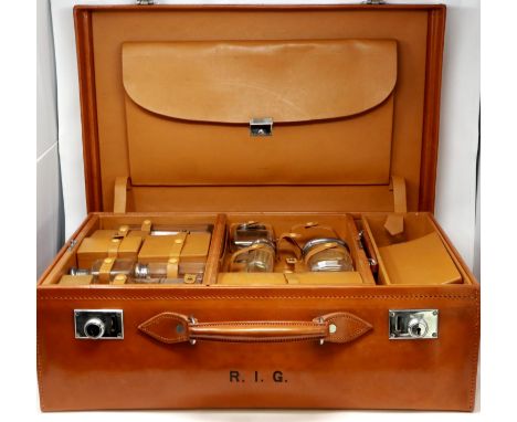 Gentlemans valet case in tan leather with hallmarked silver and glass accoutrements, case size 60 x 38 cm. P&amp;P Group 2 (£