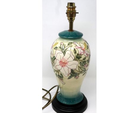 Moorcroft lamp in the Hibiscus pattern by Sian Leeper, with shade, H: 40 cm, no cracks or chips. All electrical items in this