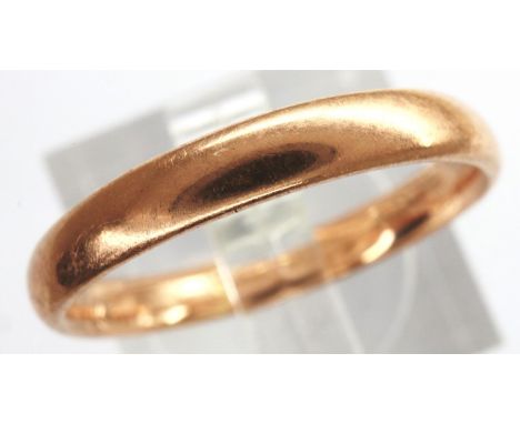 9ct gold wedding band, size N, 2.1g. P&amp;P Group 1 (£14+VAT for the first lot and £1+VAT for subsequent lots) 