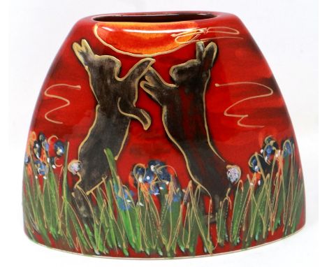 Anita Harris vase in the Boxing Hares pattern, signed in gold, H: 12 cm, no cracks or chips. P&amp;P Group 1 (£14+VAT for the