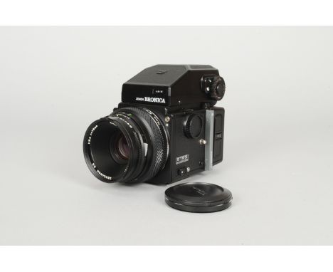 A Zenza Bronica ETRS SLR Camera, serial no 7168882, AE-II metering finder, film back Ei 120, body VG, shutter working, meter 