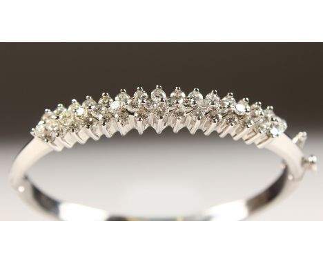 A VERY GOOD WHITE GOLD DIAMOND HINGED BANGLE of 5.8cts.