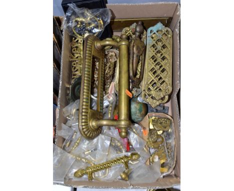A BOX OF BRASS DOOR FURNITURE AND DRAWER HANDLES etc, drawer handles are inset with ceramic plaques, to include door plates, 