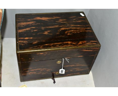 A COROMANDEL WOOD LADIES VANITY BOX BY ASPREY OF LONDON, the hinged lid opens to reveal a lift out tray with compartment bene