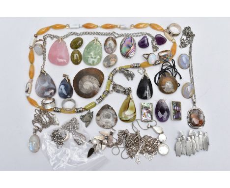 A SELECTION OF SILVER AND WHITE METAL SEMI-PRECIOUS SET JEWELLERY AND BROOCHES/PENDANTS, to include a single silver openwork 