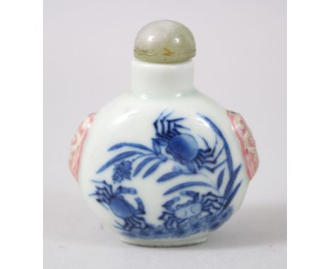 AN UNUSUAL 19TH CENTURY CHINESE BLUE &amp; WHITE FAMILLE ROSE TWIN HANDLE PORCELAIN CRAB SNUFF BOTTLE, theody of the snuff wi