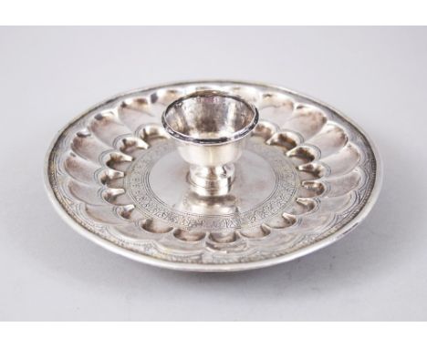 AN 18TH CENTURY MUGHAL INDIAN SILVER CIRCULAR CHAMBER CANDLESTICK, 13cm diameter.