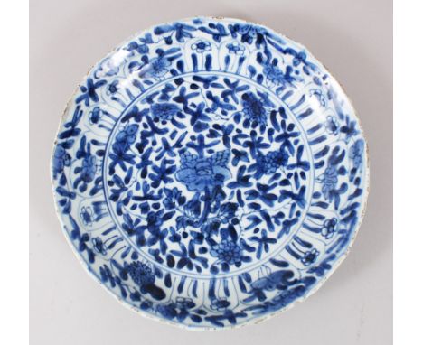 A GOOD CHINESE BLUE &amp; WHITE KANGXI PORCELAIN PLATE, with a moulded rim and decorated with formal floral decor, the base w