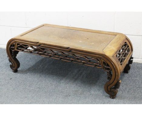 A GOOD 19TH CENTURY CHINESE HARDWOOD OPIUM / LOW TABLE, with curving sides met by a carved and pieced interlaced side frieze,