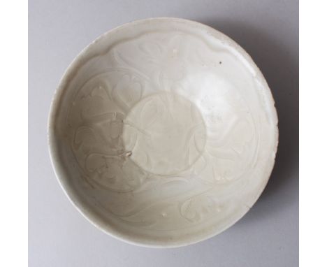 A GOOD CHINESE SONG DYNASTY MOULDED CERAMIC DISH, the centre of the dish with moulded / carved decoration depicting formal sc
